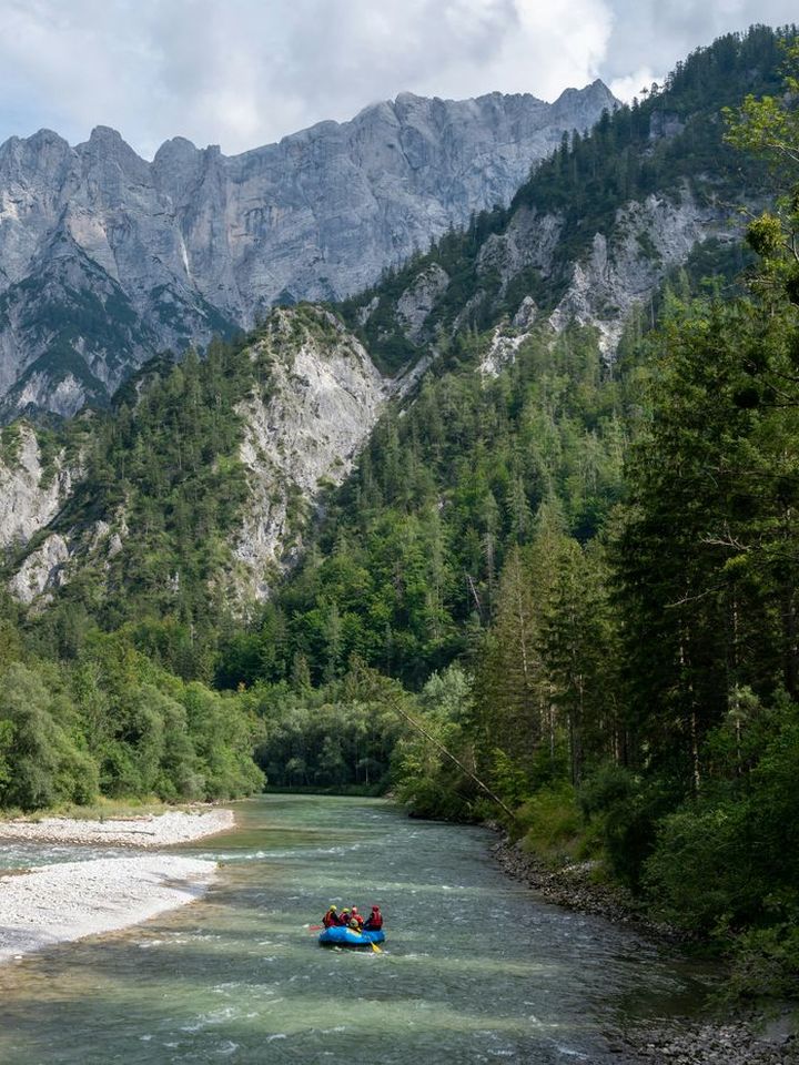 Gesäuse bei Admont mit Enns und Kalkwänden